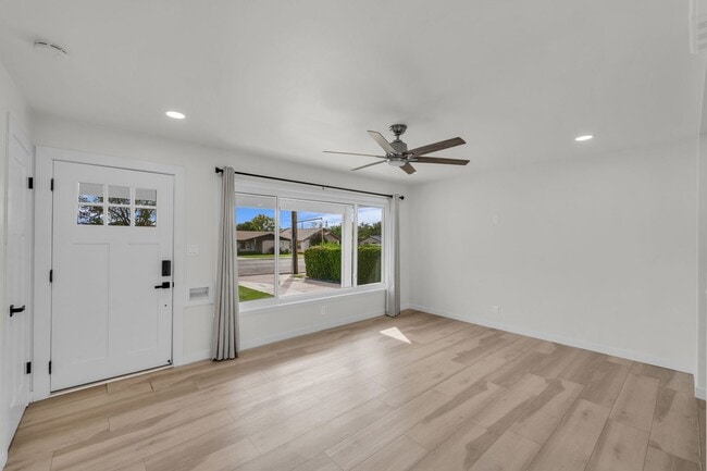 Building Photo - Recently remodeled 3 bedroom home! Price R...