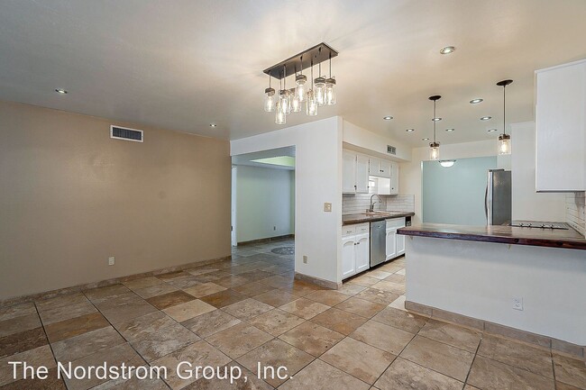 Building Photo - 3 br, 2 bath House - 406 N Dodge Blvd