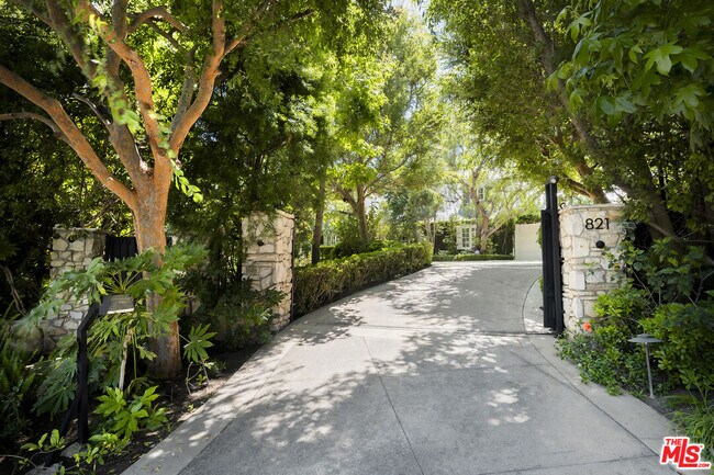 Building Photo - 821 Whittier Dr