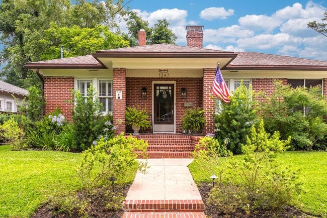 Building Photo - Adorable Avondale Home!