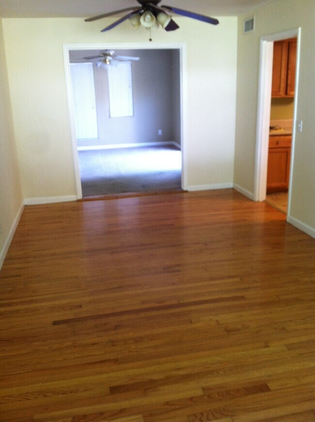 Living - 3816 Bennett Rd