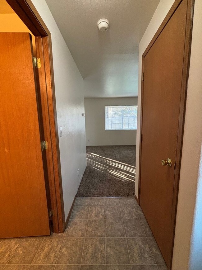 Building Photo - Townhouse/Duplex for Rent!