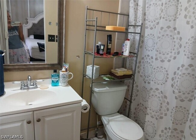 Foto del edificio - 2105 Cypress Ct