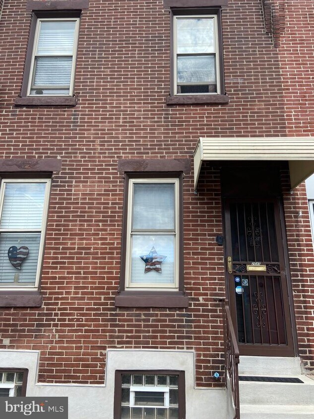 Primary Photo - 2645 E Auburn St