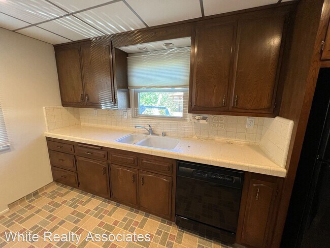 Building Photo - 3 br, 1 bath House - 5943 Greentop St.