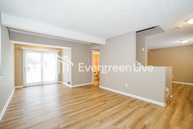 Foto del edificio - 2892 Gentry Ln