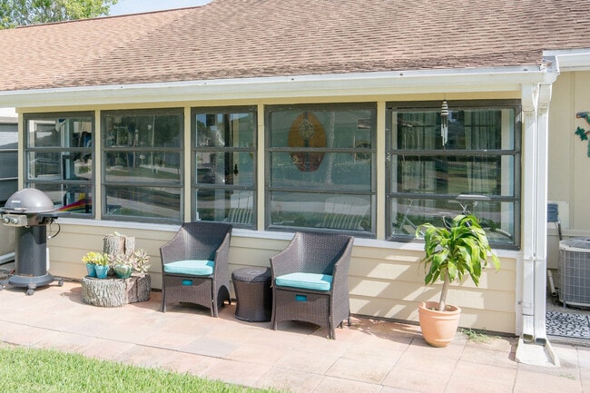 Building Photo - 1152 Fairvilla Dr