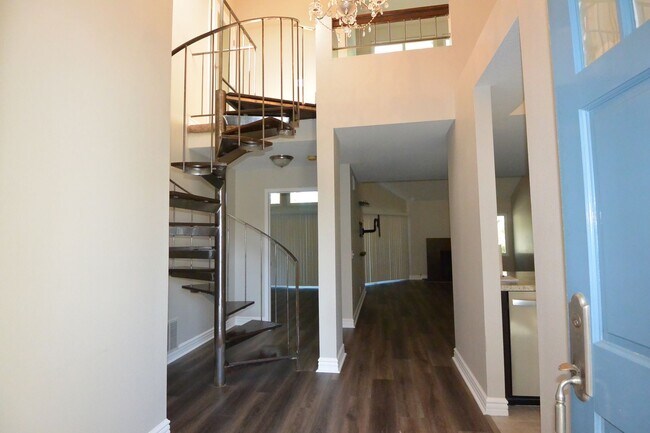 Foto del edificio - Beautiful Remodeled 2 Bed 2.5 Bath Condo in Pacific Ranch