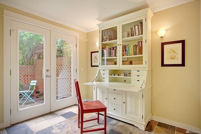 Foto del edificio - 4412 Burke Ave N