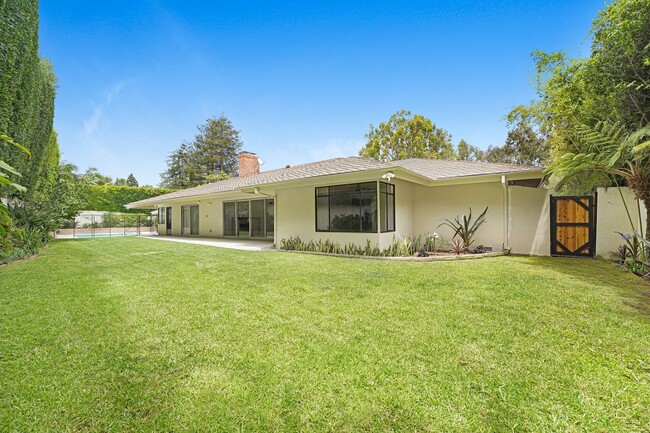 Building Photo - 555 Amalfi Dr
