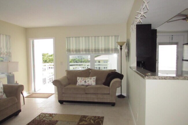 Building Photo - 37 Yacht Club Dr