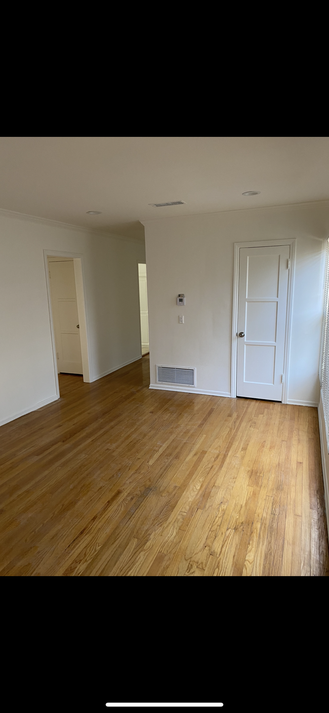 Foto del edificio - 718 N Edinburgh Ave