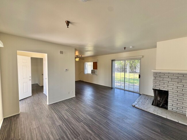 Foto del edificio - Spacious Pomona Home with Huge Backyard