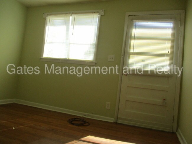 Building Photo - Duplex in Hillsborough