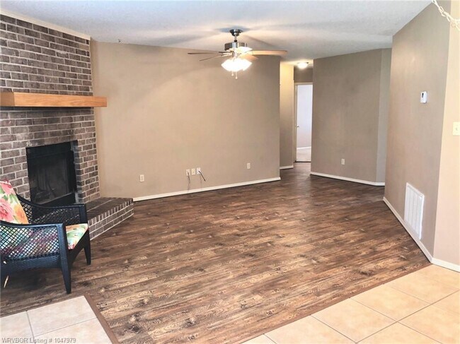 Building Photo - 2212 Aspen Terrace