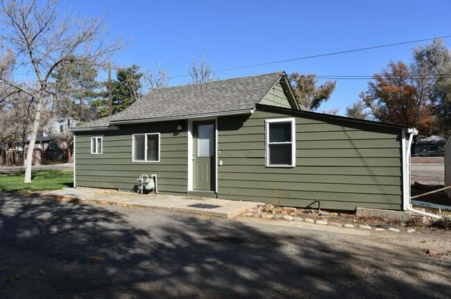 Building Photo - 2105 3rd Ave
