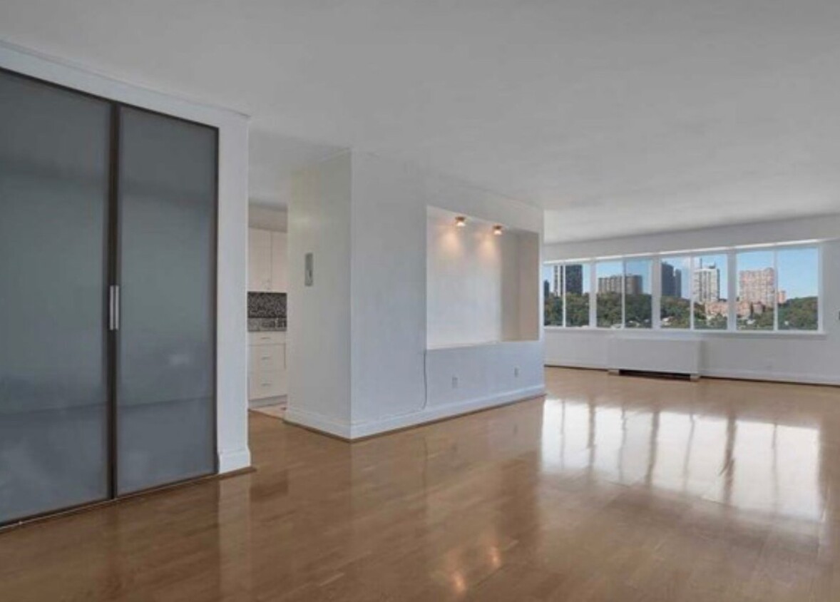 Foto principal - 1203 River Road Apt #19B, Edgewater, NJ 07...