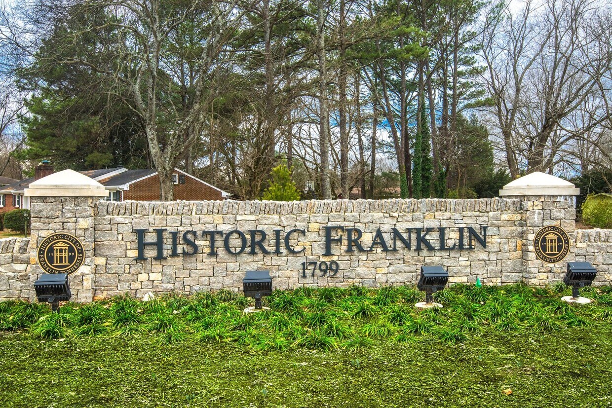 Primary Photo - Charming 4BE/3BA Home in Historic Downtown...