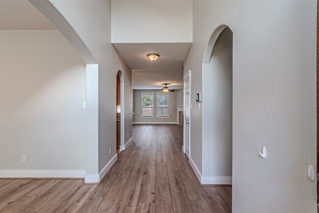 Foto del edificio - 17818 Serene Shore Dr