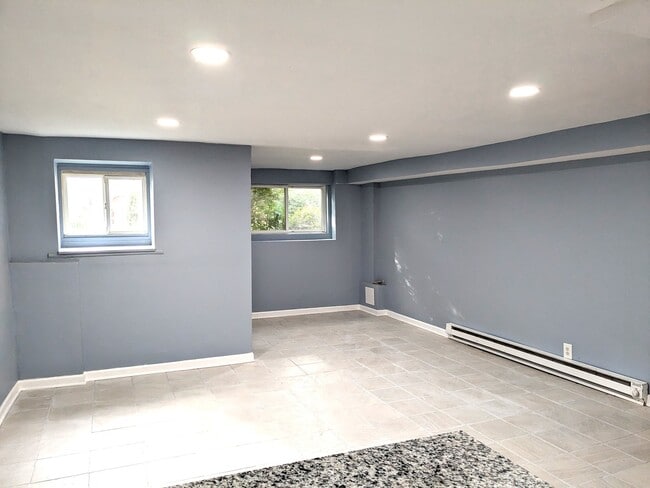 Building Photo - 5627 N Campbell Ave