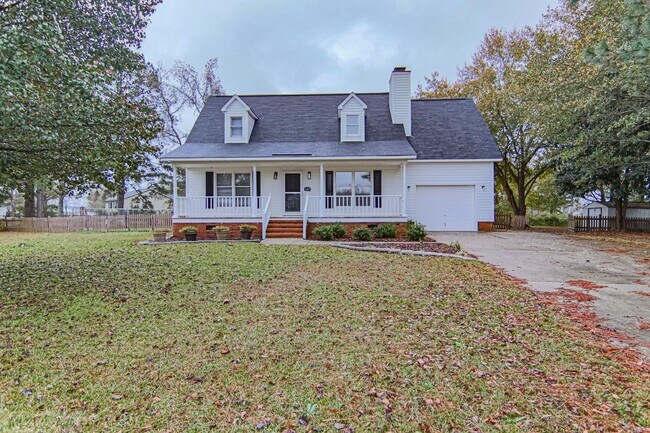Building Photo - WONDERFUL 2-ST0RY HOME IN PIKEVILLE *ROCKI...