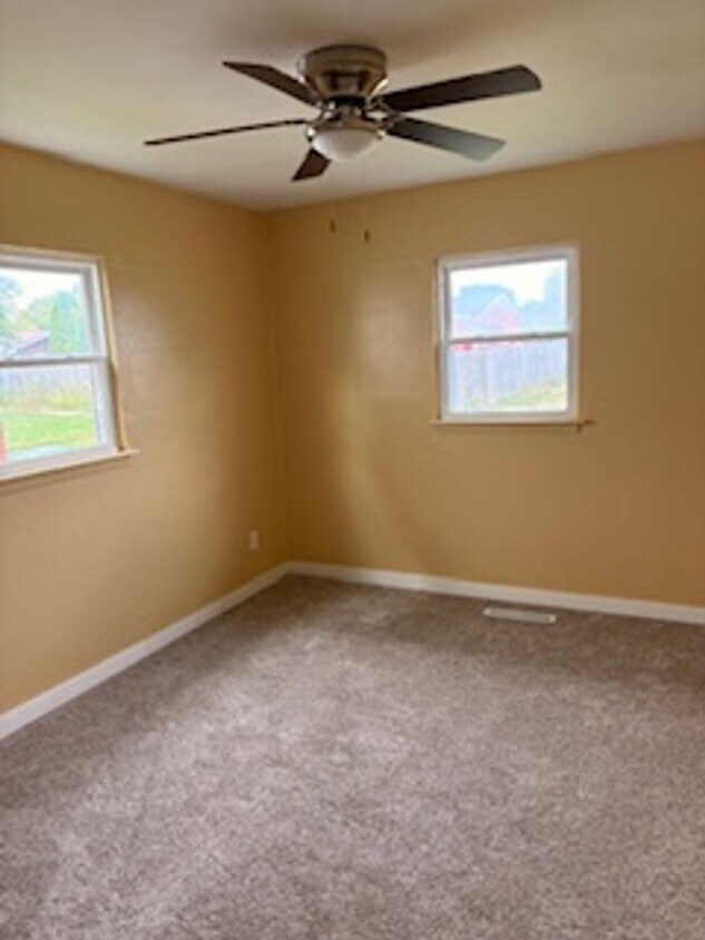 Foto del edificio - 225 Miriam Dr