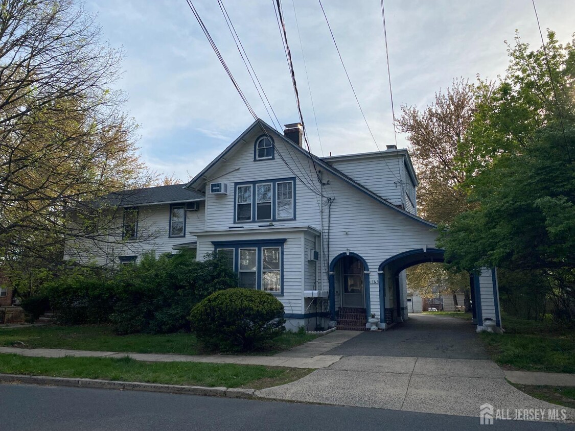 Primary Photo - 76 S Adelaide Ave