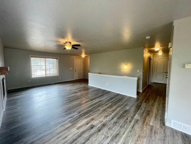 Building Photo - Trailside Single Family Home