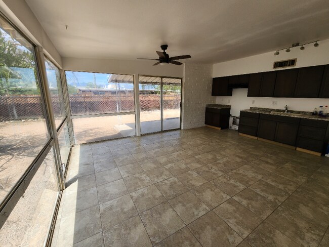 Foto del edificio - 6925 E Lurlene Dr