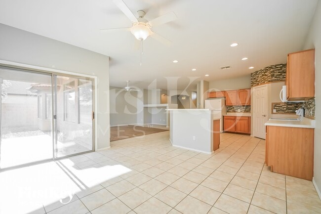 Building Photo - 3032 E Pinto Valley Rd