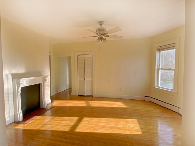 Comedor - 111 Ashland St
