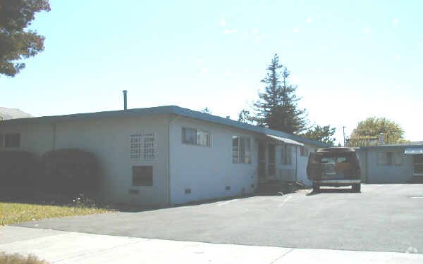 Building Photo - Adrian Court