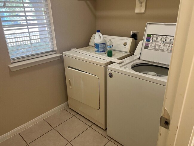 Foto del edificio - 4119 Barossa Valley Ln