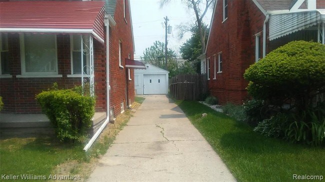 Building Photo - 18450 Mark Twain St