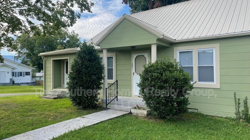 Primary Photo - 601 6th St