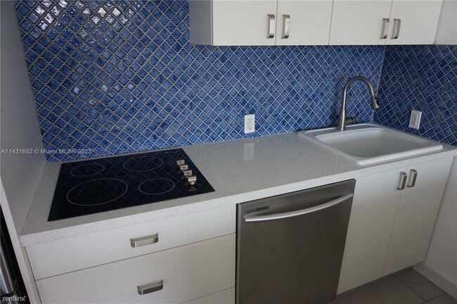 Building Photo - 2 br, 1 bath Condo - 7900 Tatum Waterway D...