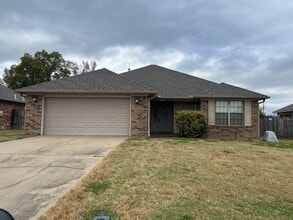 Building Photo - 1770 Angeline Dr