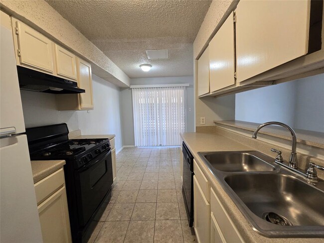 Building Photo - 1309 Southport Dr