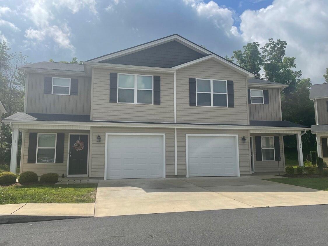 2927 Watauga Rd, Johnson City, TN 37601 Condo for Rent in Johnson