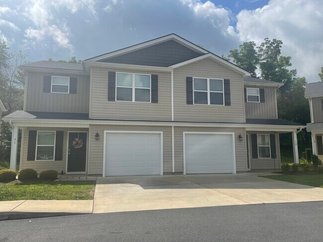 Foto del edificio - 2927 Watauga Rd