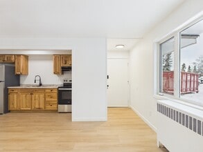 Building Photo - 926 Gilmore St