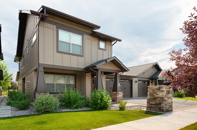 Building Photo - 2128 Dennison Ln