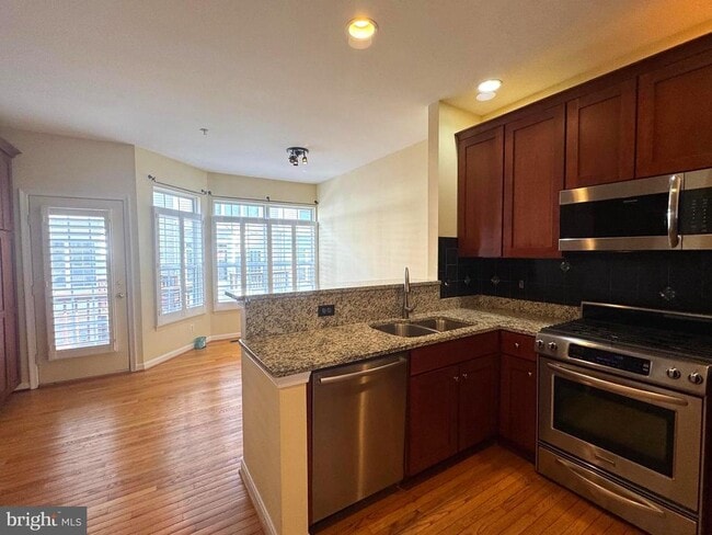 Foto del edificio - 136 Cameron Station Blvd