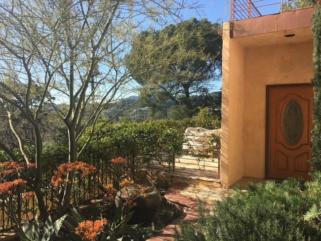 Foto del edificio - 454 Redwood Dr