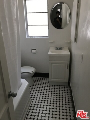 Building Photo - 1254 N Orange Grove Ave