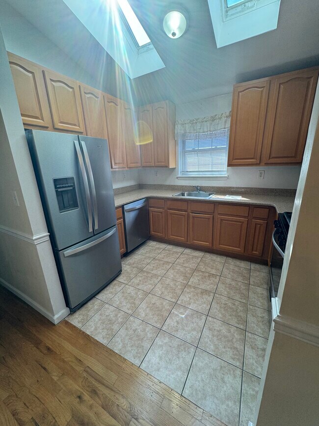 Kitchen - 1503 Waterstone Dr