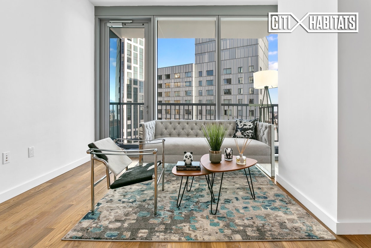 Primary Photo - 430 Albee Square W