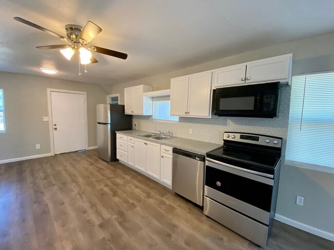 Building Photo - 3 Bed 2 Bath near Texas Tech Now Available!