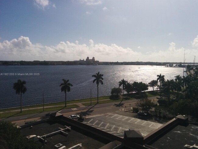 Building Photo - 1801 N Flagler Dr