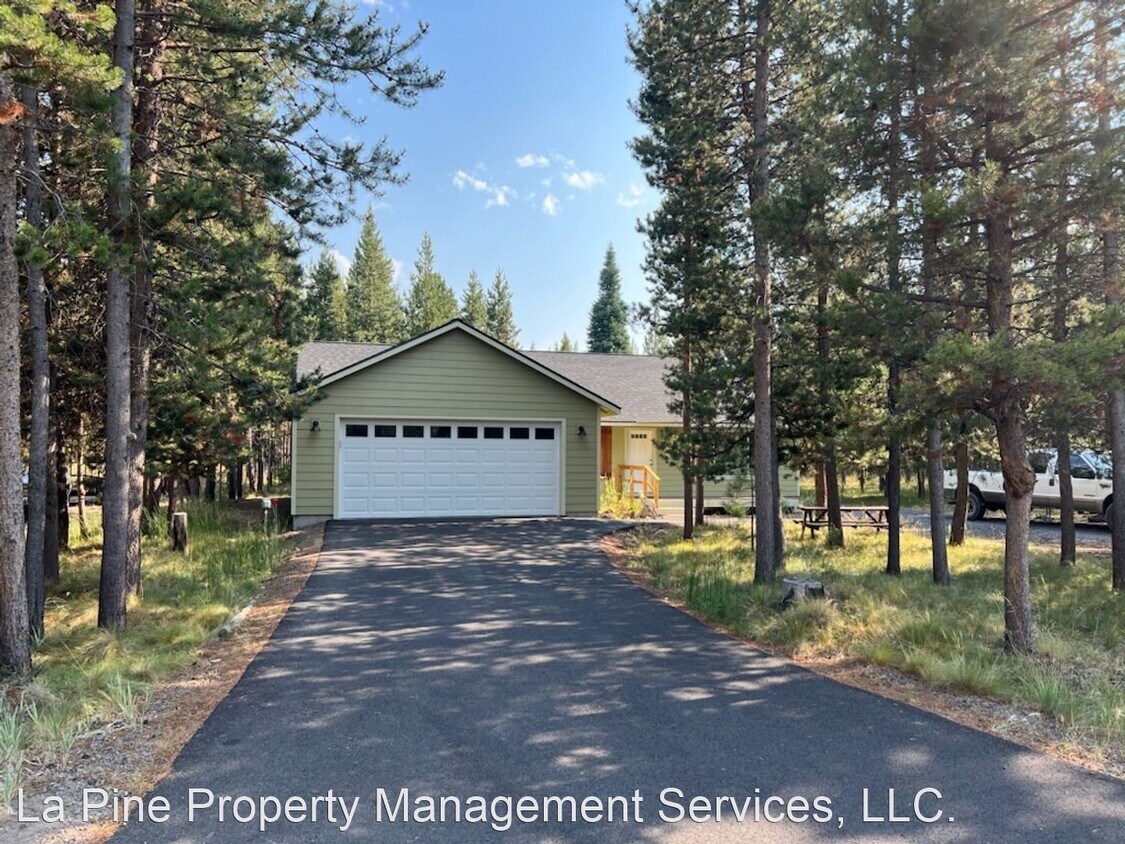 Primary Photo - 3 br, 2 bath House - 17447 Auklet Dr.
